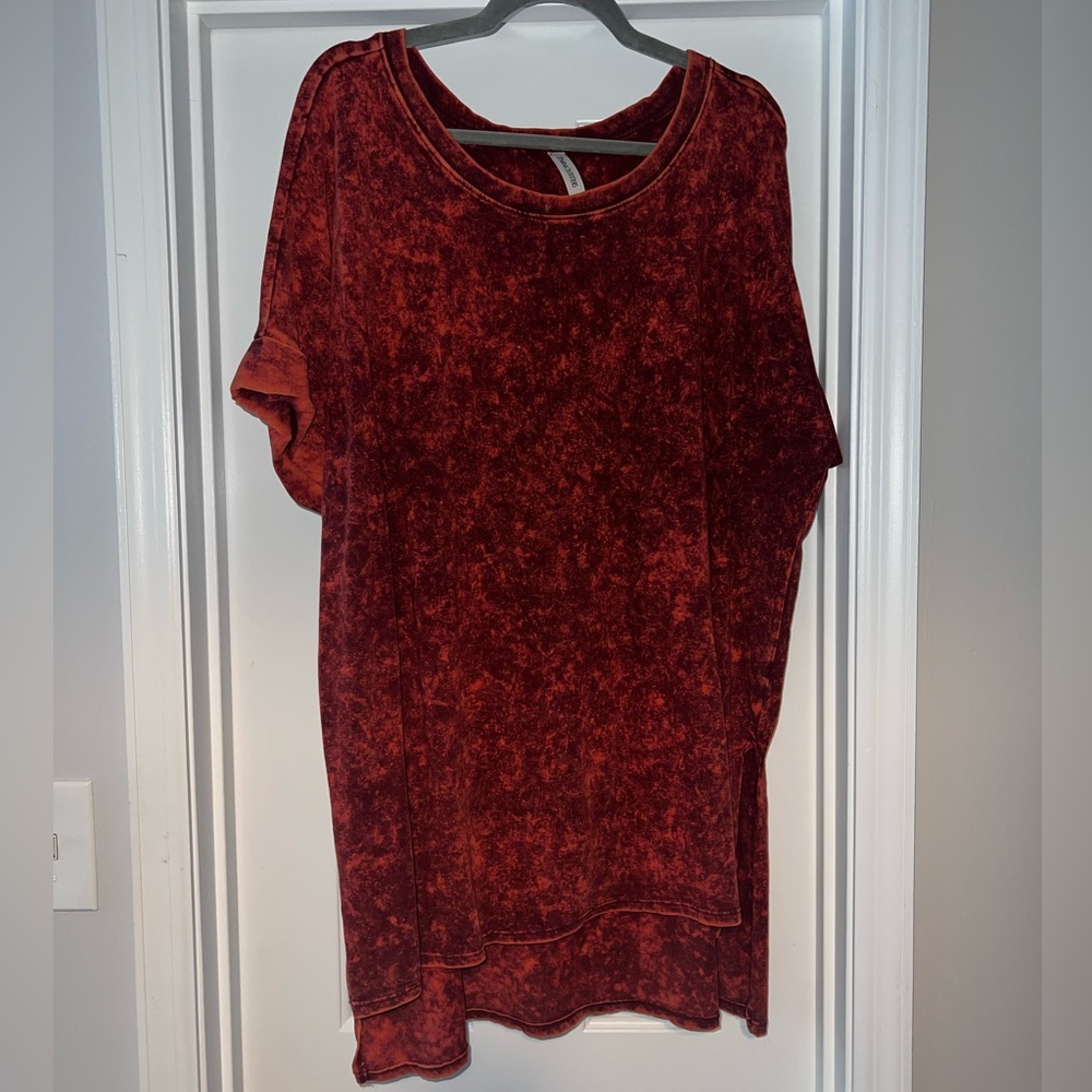 Dark red heathered top with side slit